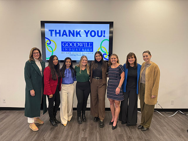 Jackie Brown, Darlene Cossio, a group of Knauss mba students and Karen Henken