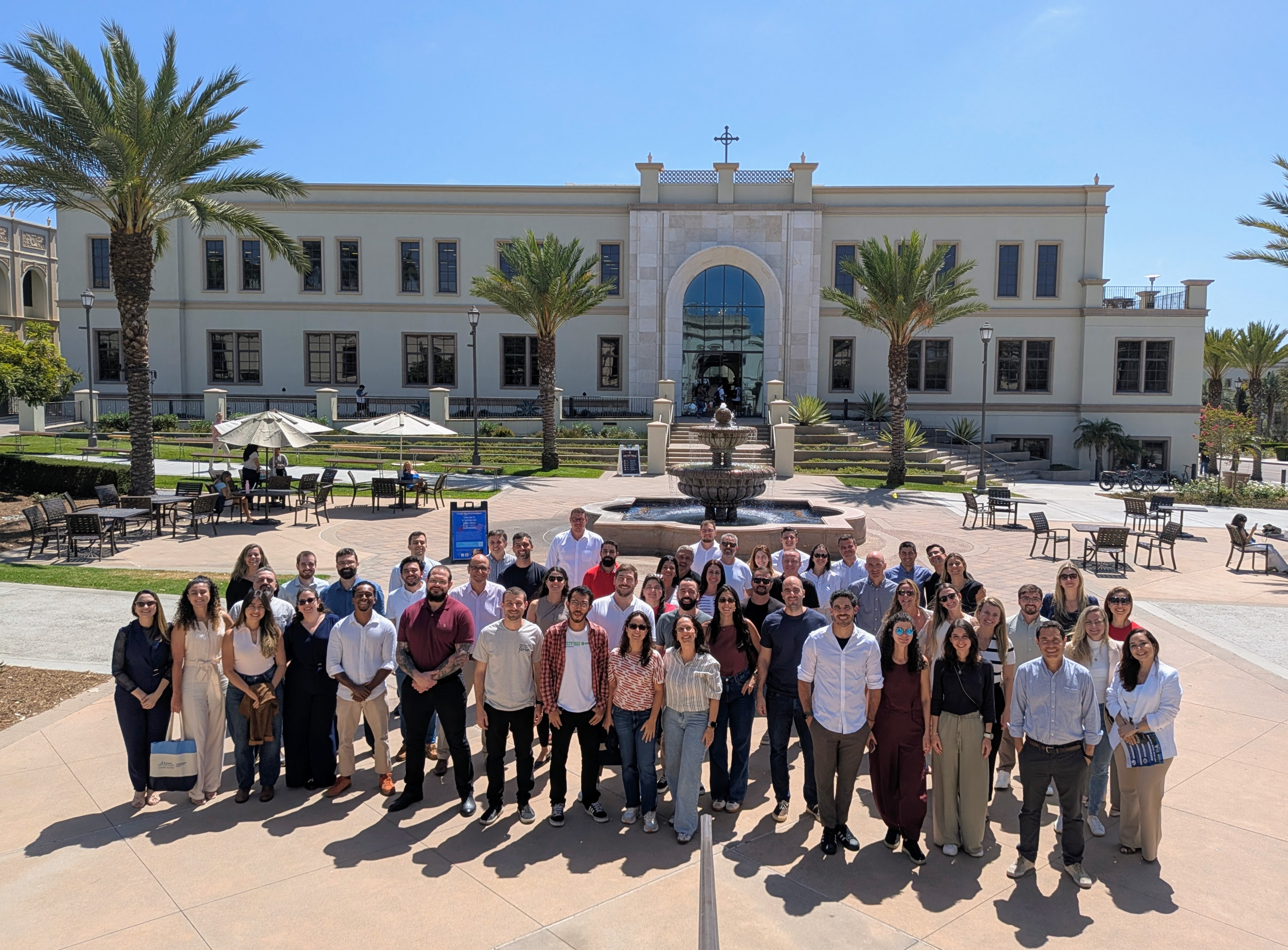 Group picture infront of knauss school of business